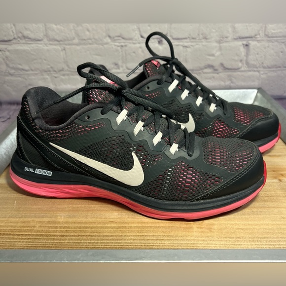 EUC. Nike Dual Fusion Run 3 training/running shoes. 653594-003. Women’s Size 8. - Picture 7 of 14